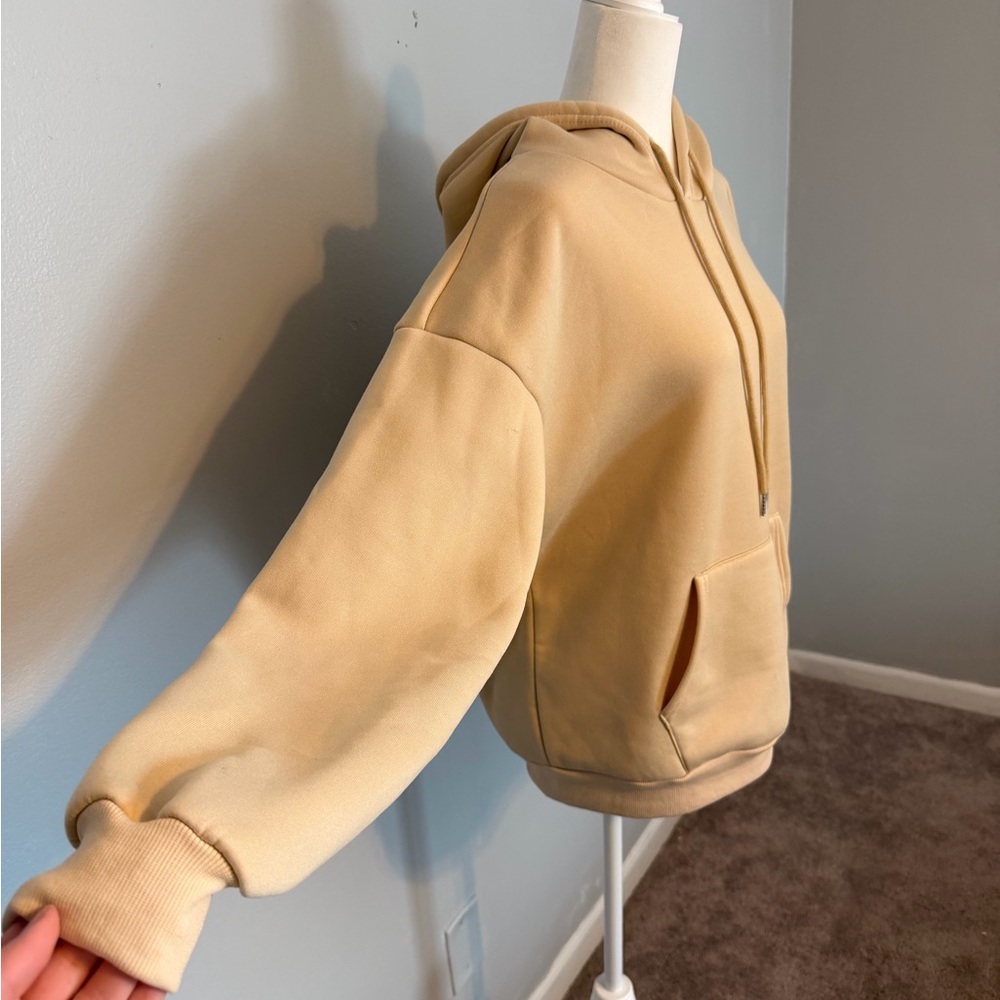 White Fox Offstage Hoodie NWOT - Picture 5 of 6